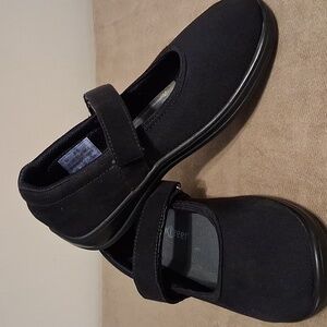 Orthofeet Mary Jane Black Shoes Comfort Shoes With Velcro Straps Size 2E